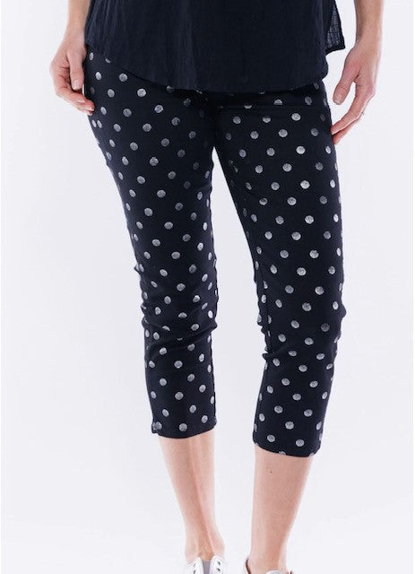 CAFE LATTE Foil Spot Capri Jeggings - Black/Silver