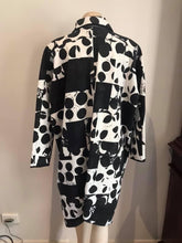 Load image into Gallery viewer, MARCO POLO Block Moon Coat - Black/White
