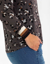 Load image into Gallery viewer, MARCO POLO Cuff Trim Tee - Water Lily print
