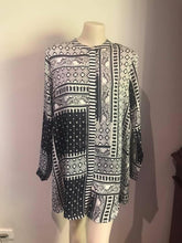 Load image into Gallery viewer, MARCO POLO Longline Paisley Patch Tunic - Navy/Cream
