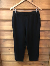 Load image into Gallery viewer, PRIVILEGE Crop Pant - Black
