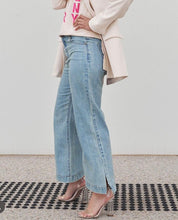 Load image into Gallery viewer, STYLE LAUNDRY Cropped High-waisted Wide Leg Jeans
